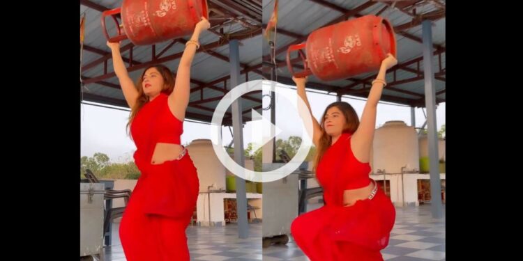 Viral Video: Woman Performs Squats By Lifting a Cylinder, Netizens Are Impressed | Watch