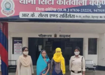 காதலன் மறுத்ததால் காதலி செய்த காரியத்தை பாருங்கள்