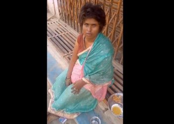 ஆங்கிலம் பேசி பிச்சை எடுக்கும் பட்டதாரி பெண்