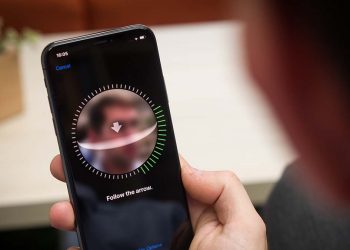 தூங்கிகொண்டிருந்த காதலியிடம் 18 லட்சம் அபேஸ் – எப்படி தெரியுமா? – Flaw technology