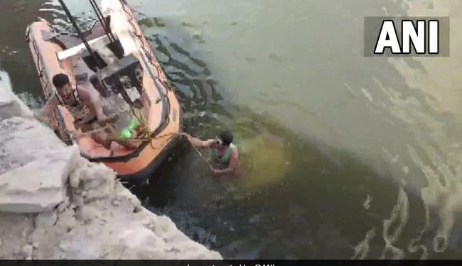 ஆற்றில் கார் கவிழ்ந்து கோர விபத்து - மணமகன் உட்பட 9 பேர் பலியான சோகம்!