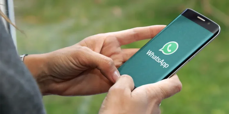 வாட்ஸ்அப்பில் இந்த ஈமோஜி அனுப்பினால் 5 வருட சிறைத்தண்டனை