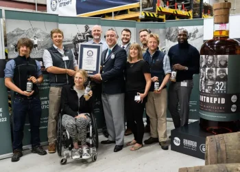 10 கோடி ரூபாய்க்கு ஏலம் போன உலகின் மிகப்பெரிய ஸ்காட்ச் விஸ்கி பாட்டில்