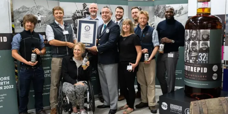 10 கோடி ரூபாய்க்கு ஏலம் போன உலகின் மிகப்பெரிய ஸ்காட்ச் விஸ்கி பாட்டில்