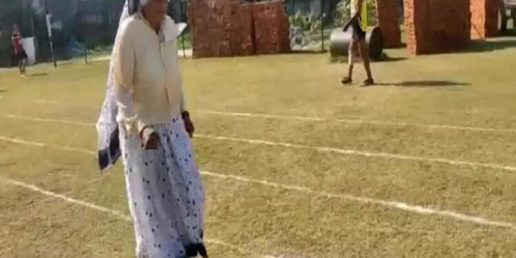 100 மீட்டர் ஓட்டப்பந்தயத்தை வெறும் 49 வினாடிகளில் முடித்த 80 வயது மூதாட்டி