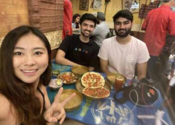 லைவ் ஸ்ட்ரீமிங்கில் மும்பையில் பெண் யூடியூபருக்கு நடந்த சில்மிஷம்